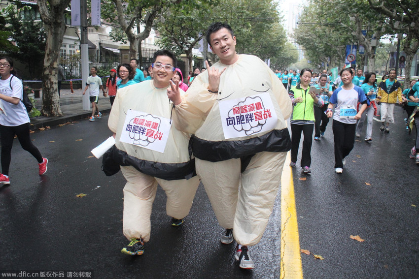 上海国际马拉松欢乐多 奇葩COSPLAY吸眼球