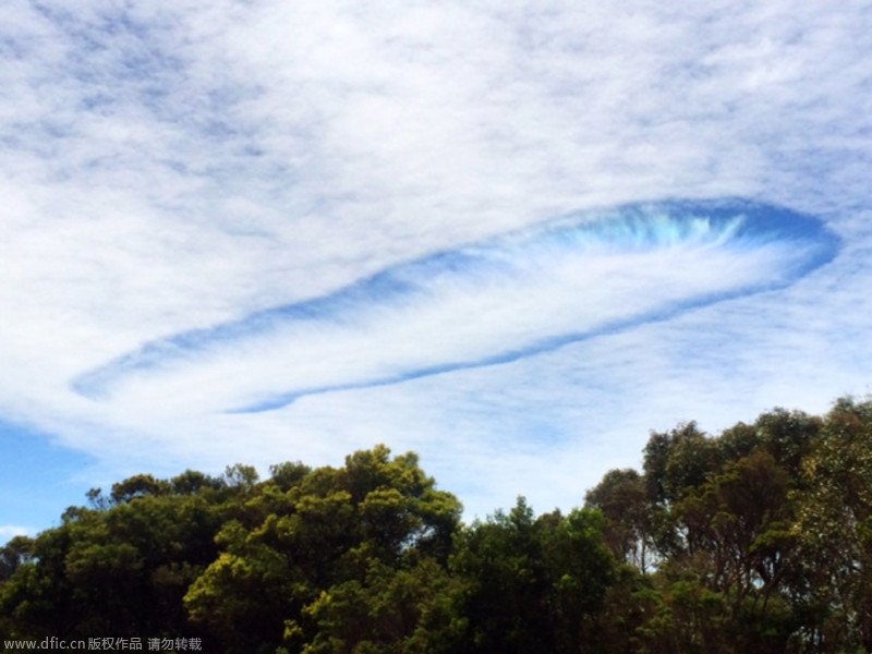 澳大利亚上空现罕见雨幡洞云 外形酷似宇宙飞船【4】