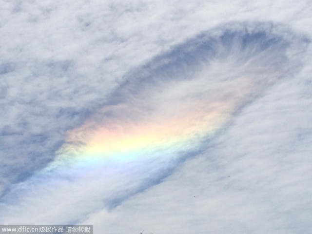 澳大利亚上空现罕见雨幡洞云 外形酷似宇宙飞船【3】