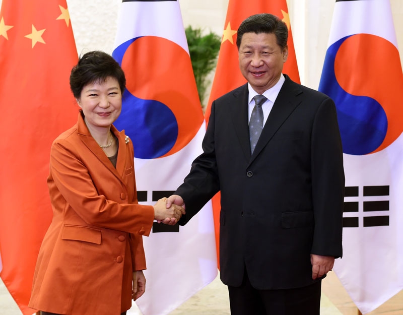 11月10日，国家主席习近平在北京人民大会堂会见韩国总统朴槿惠。新华社记者 马占成 摄