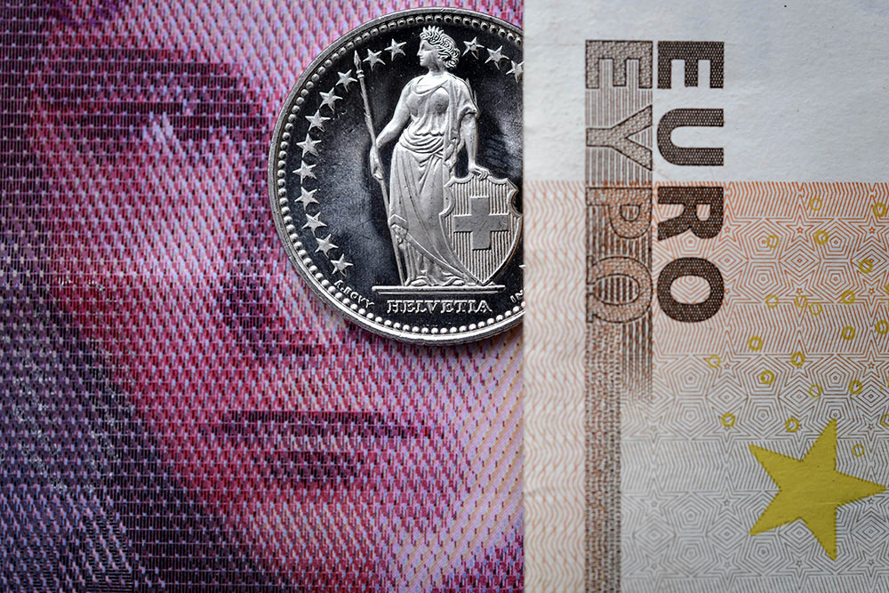 瑞士央行意外取消瑞郎对欧元汇率上限
