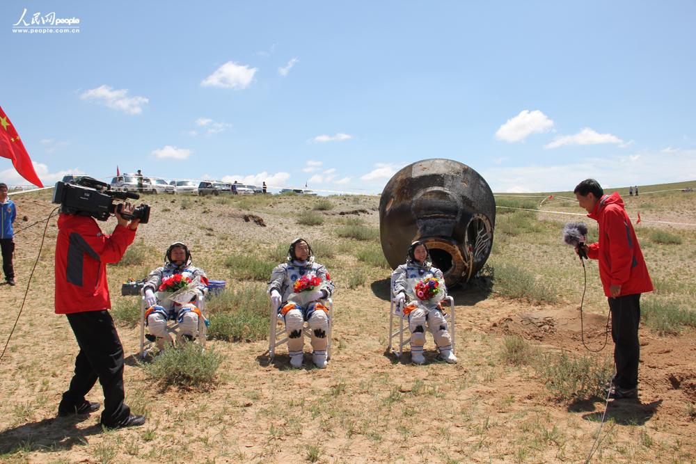 ���պ��׻���Ӱ     �������Ӱ