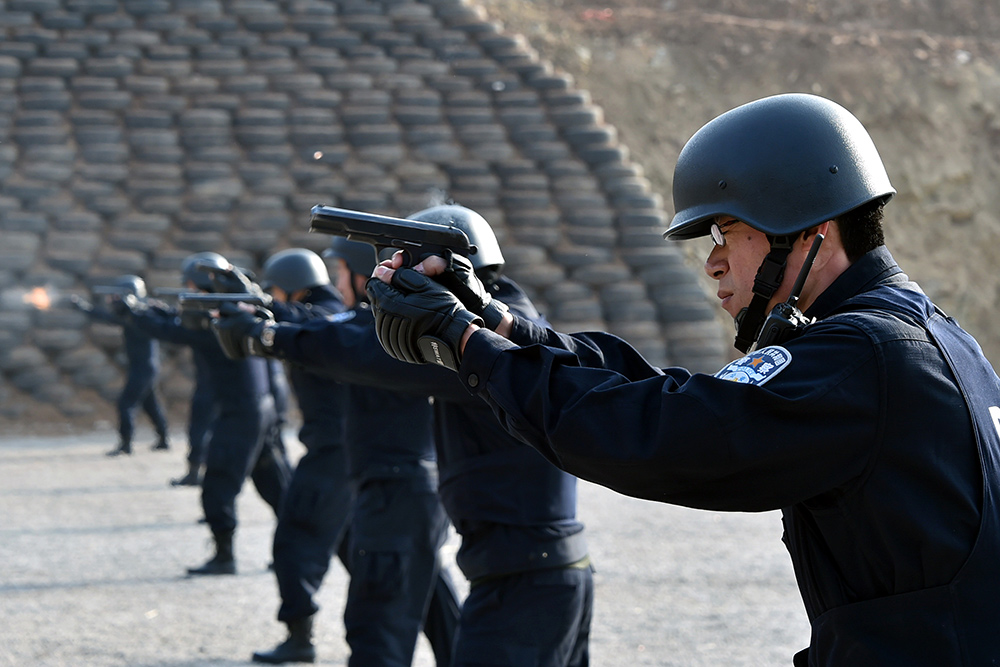 中国第三支赴利比里亚维和警察防暴队举行集训汇报演练4