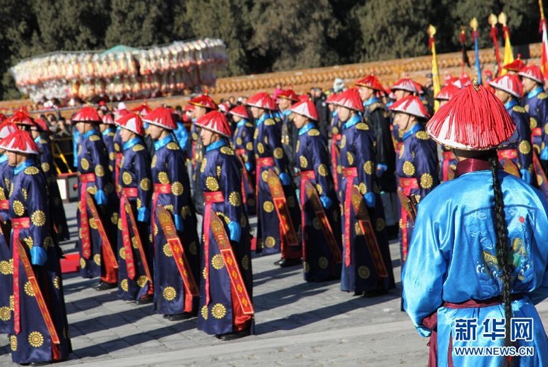 2月18日，地坛庙会上重现清代皇帝祭地的情景。 新华社发（刘宪国 摄）