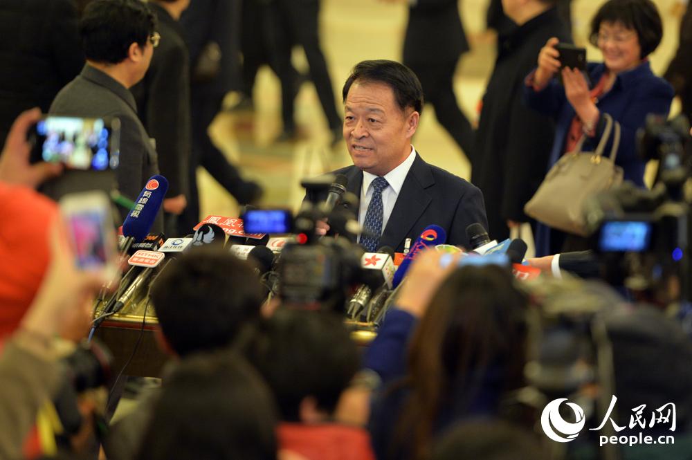 2015两会:部长被拦 答记者问