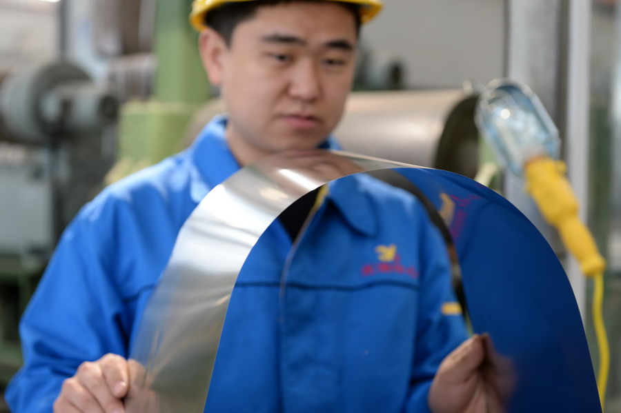 河北邢台科技企业实现0.03毫米超薄不锈钢带材