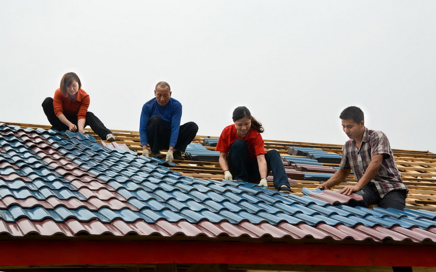 芦山地震重建:屋顶上的LOVE