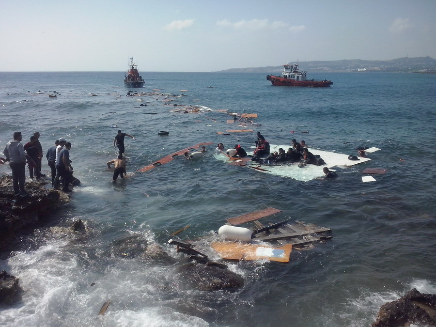 偷渡船在希腊海域沉没83人获救【3】