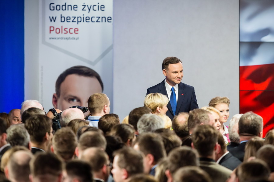 口民调:波兰总统选举首轮投票中法律与公正党