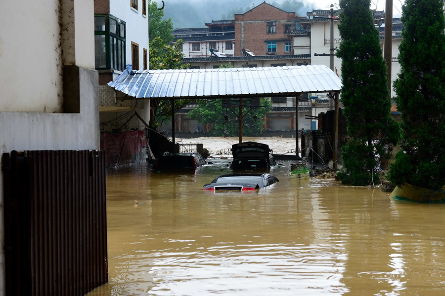 贵州雷山县遭暴雨袭击引发洪涝灾害