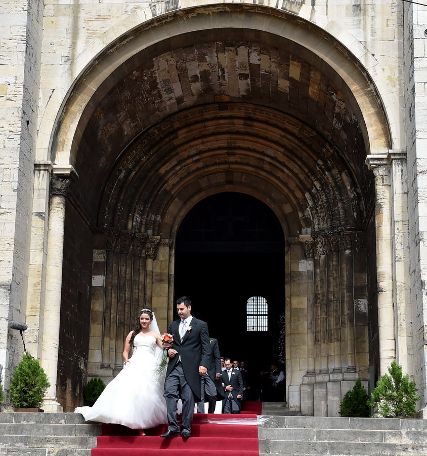 葡萄牙首都里斯本举行集体婚礼