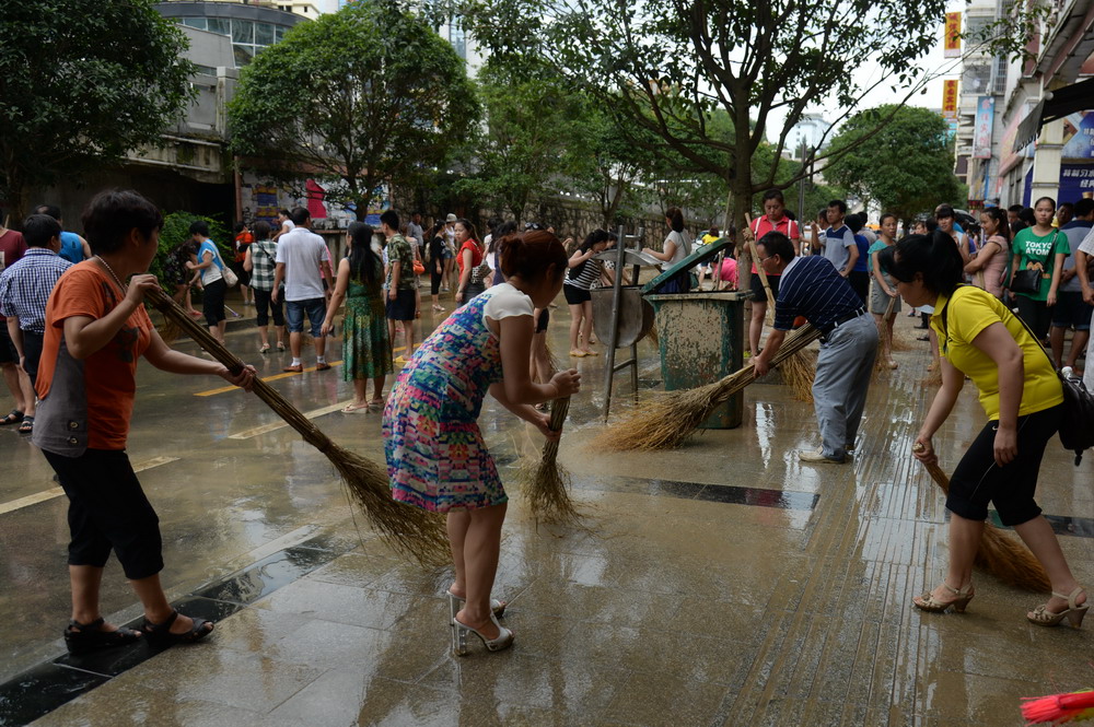 松桃人口多少人_昨晚被刷屏了 几千人涌入松桃这个地方,场面火爆又震撼(2)