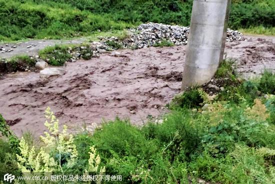 西安秦岭小峪突发山洪 致5人死亡4人失踪 