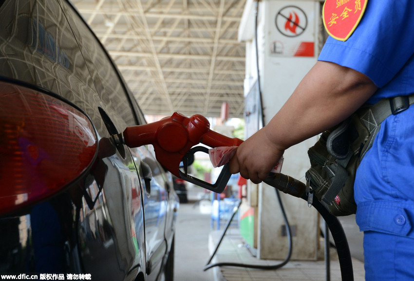 成品油价迎四连跌 汽柴油价每升降0.16和0.18元 