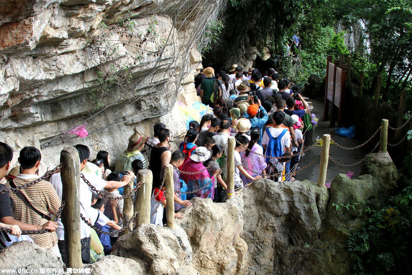 黄果树大瀑布景区人山人海寸步难行5