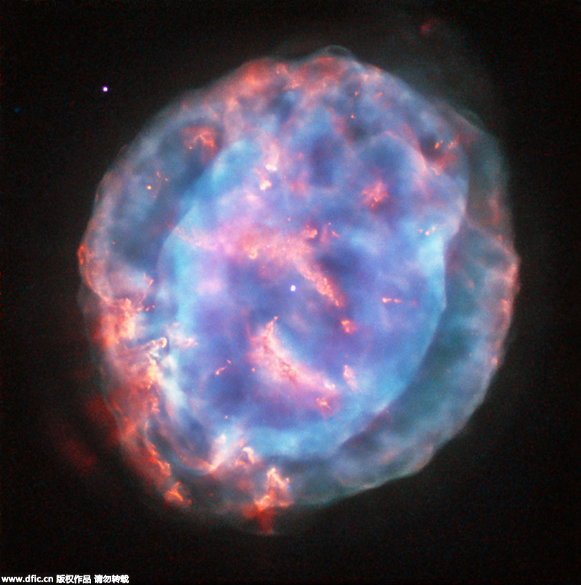 哈勃望远镜拍摄小宝石星云图片 酷似五彩泡泡有点萌 