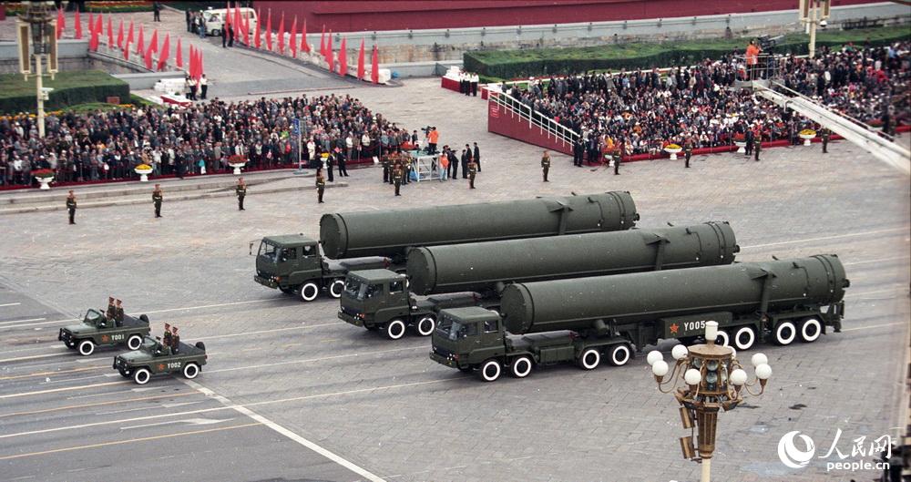1999年国庆阅兵，远程地地核导弹方队。乔天富摄 