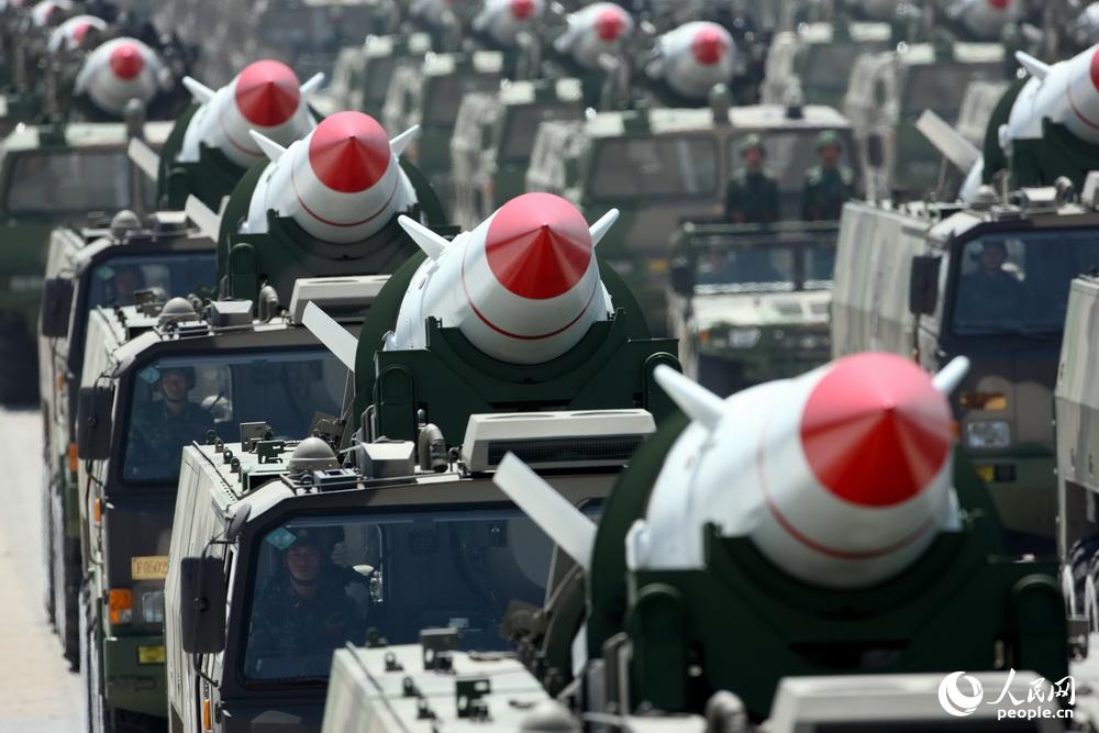 2009年国庆阅兵，东15乙常规导弹方队。乔天富摄 