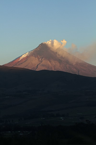 厄瓜多尔科托帕希火山活动加剧