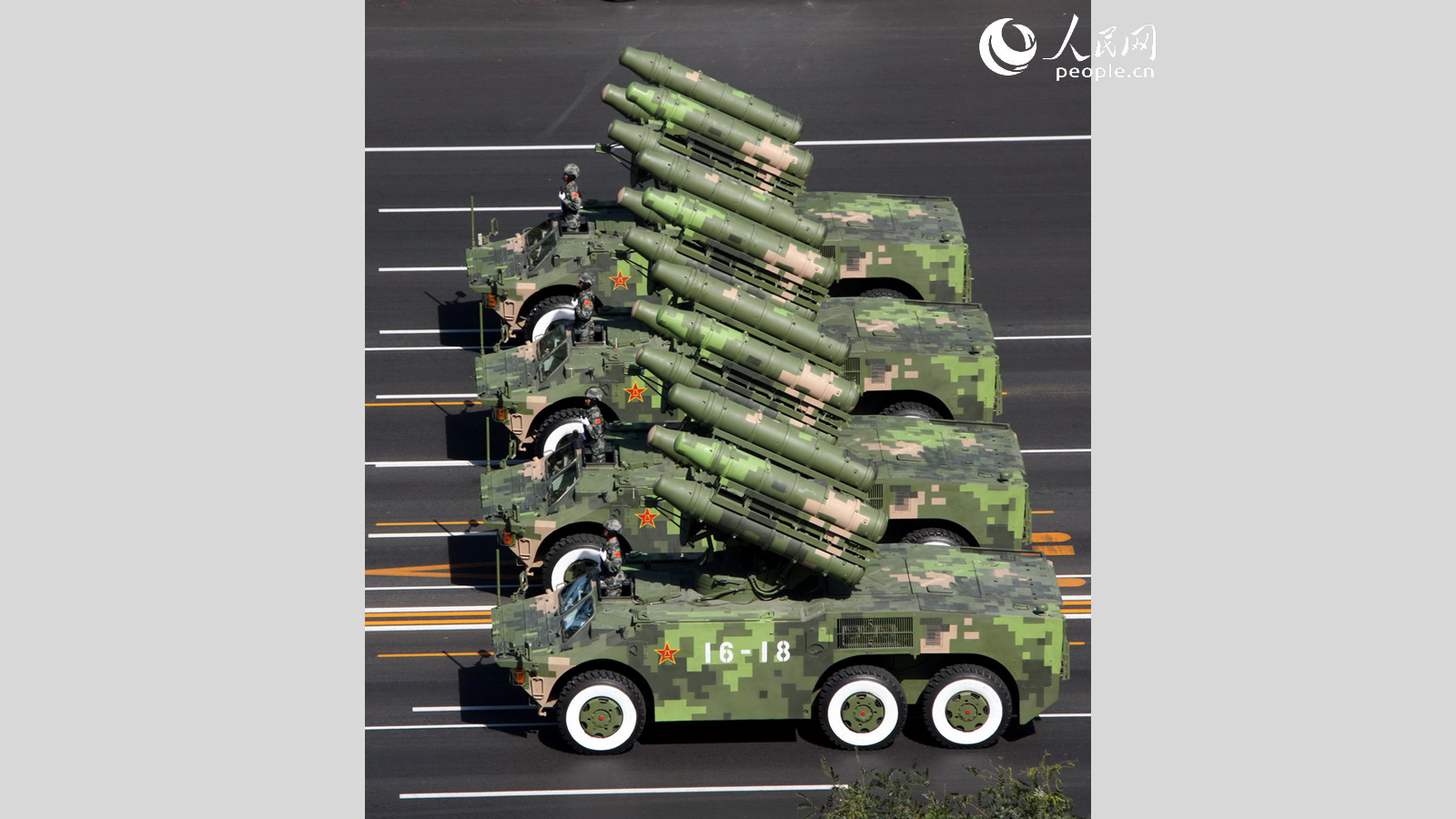 2009年国庆阅兵， 野战防空导弹方队。 乔天富摄