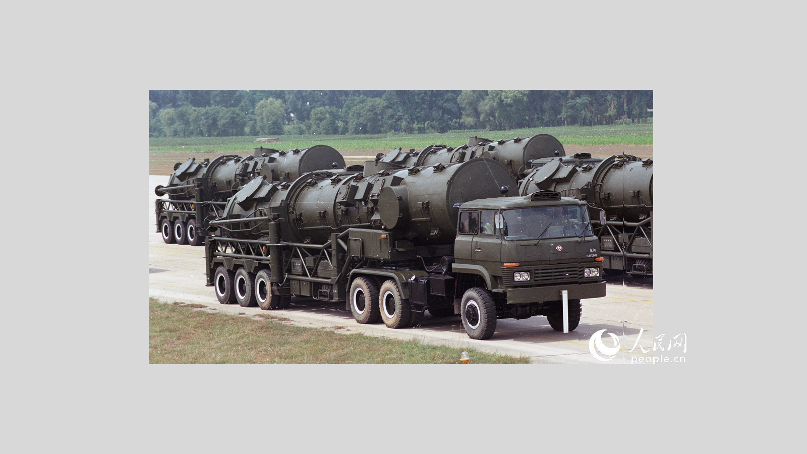 1999年国庆阅兵，中程地地核导弹方队。乔天富摄