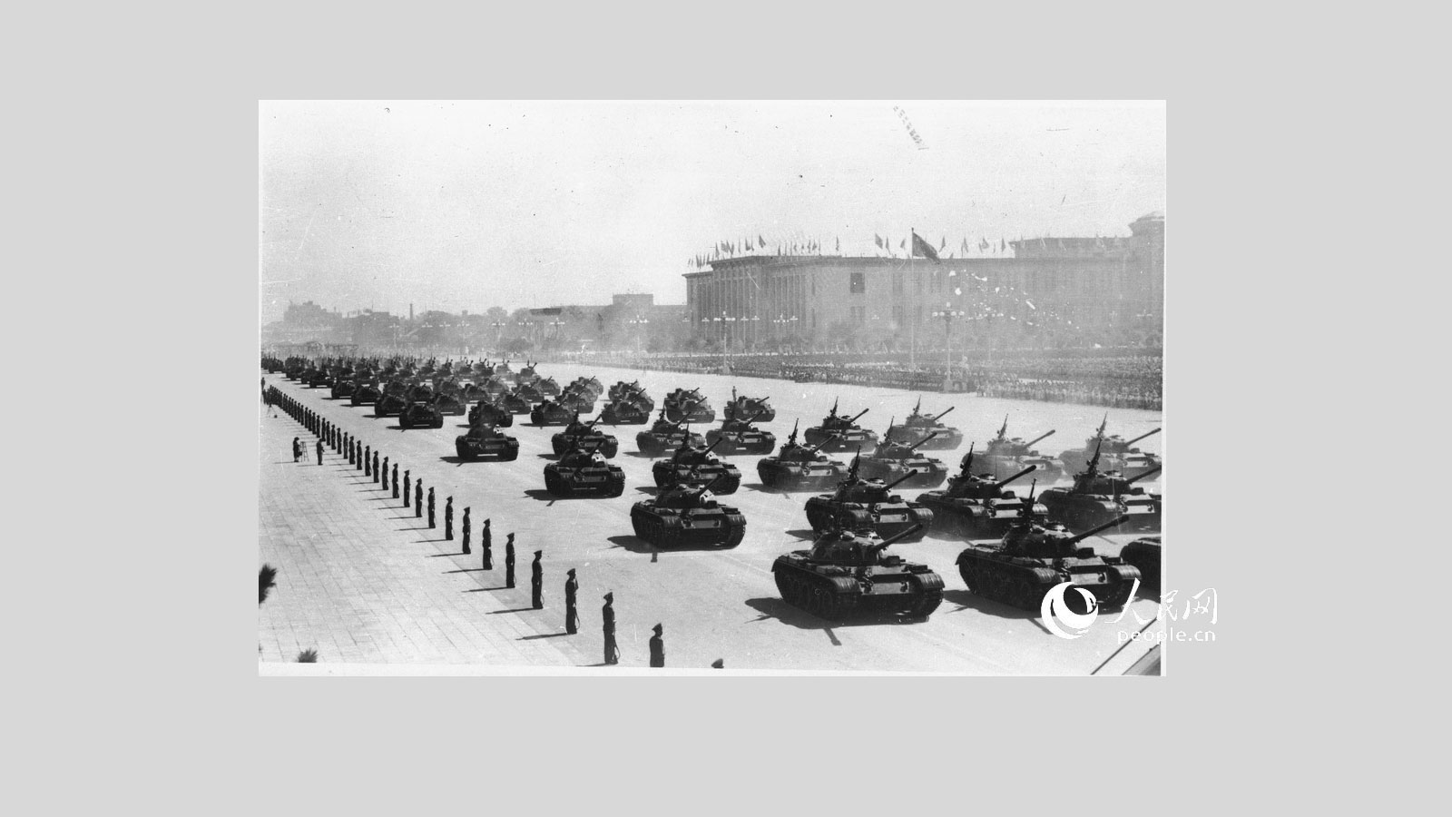 1959年，国产新型59式坦克方队展示了当国当时陆军武器的先进水平和实力。（图片资料）