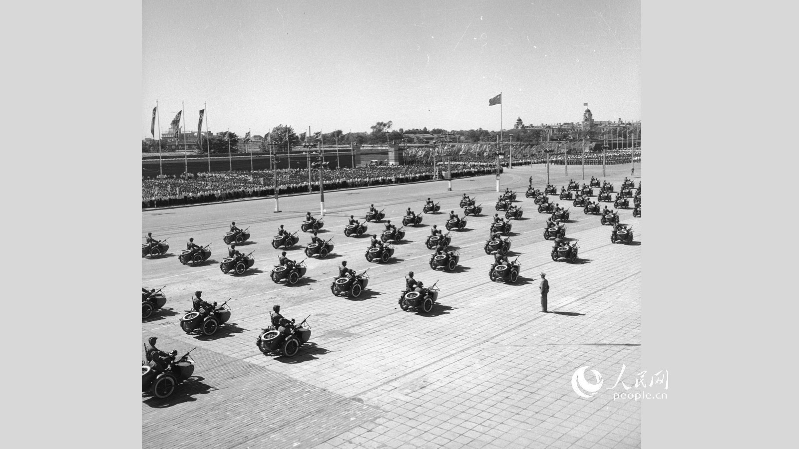  1952年，摩托车部队方队。  林扬摄