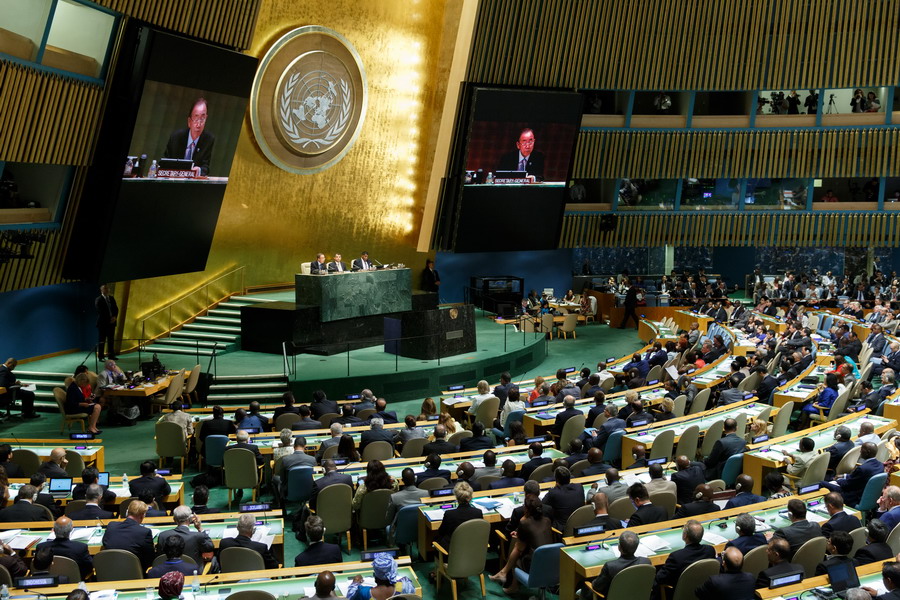 8月31日，联合国秘书长潘基文（后排左）在纽约联合国总部出席世界议长大会。