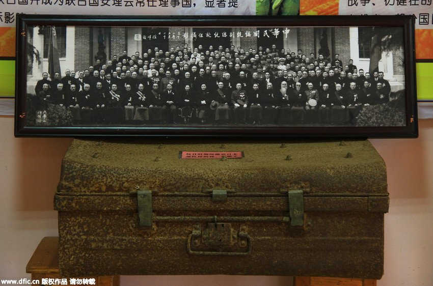 湖南邵阳:民间收藏家收藏抗日战争时期用品