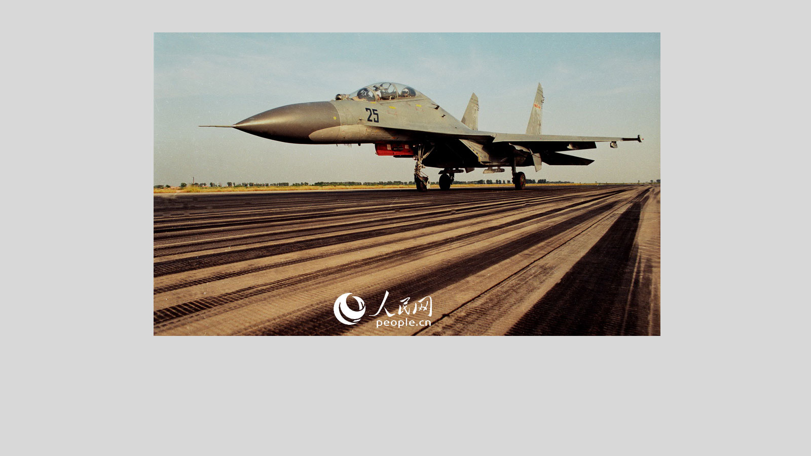 1999�����50�����ı�ѵ���е����߻����ݶӵ����͸��ټ߻�����  ���츻��