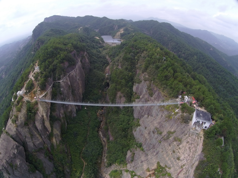 湖南平江建成国内首条高空吊桥。/东方IC 