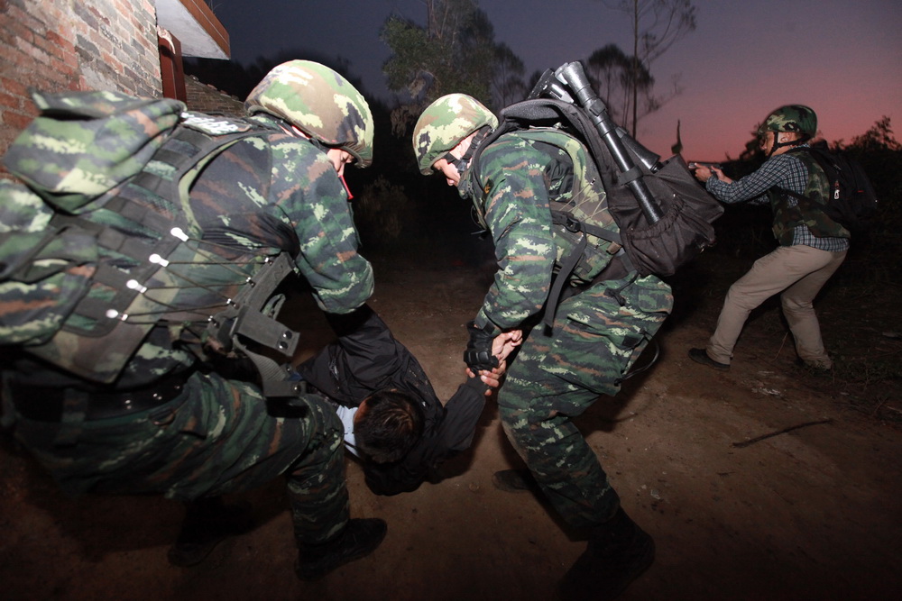 广西玉林警方摧毁特大制毒窝点 缴获毒品1199