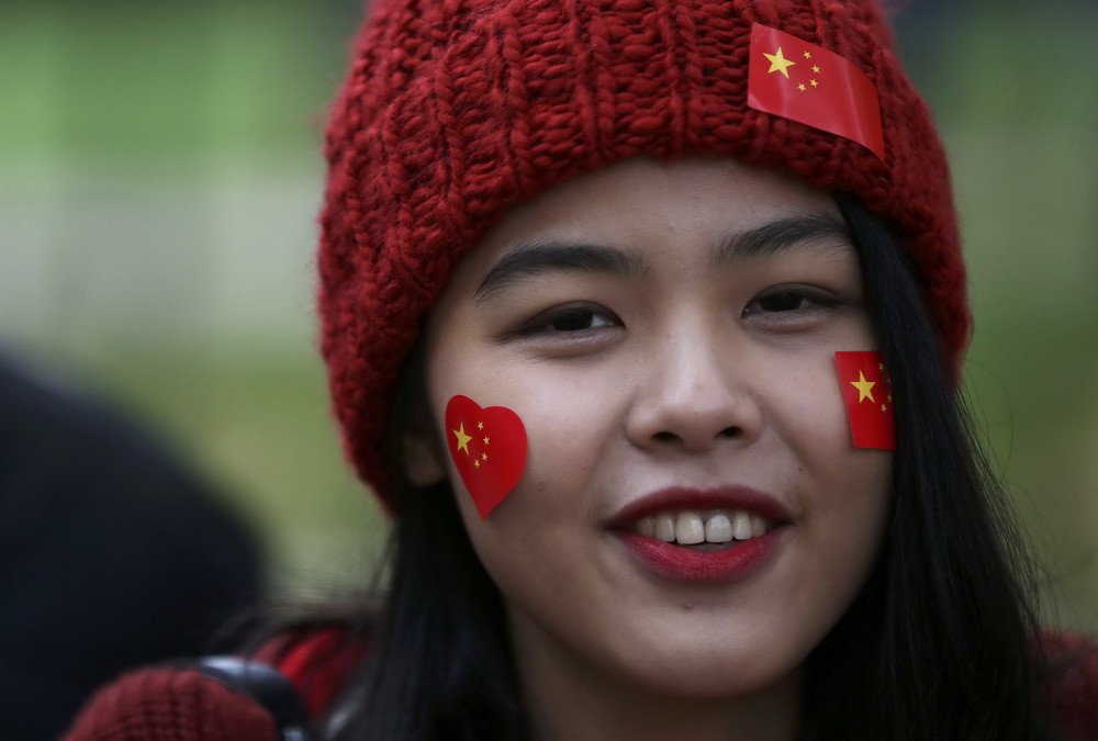 英国伦敦华人高举中英国旗 欢迎习主席到访