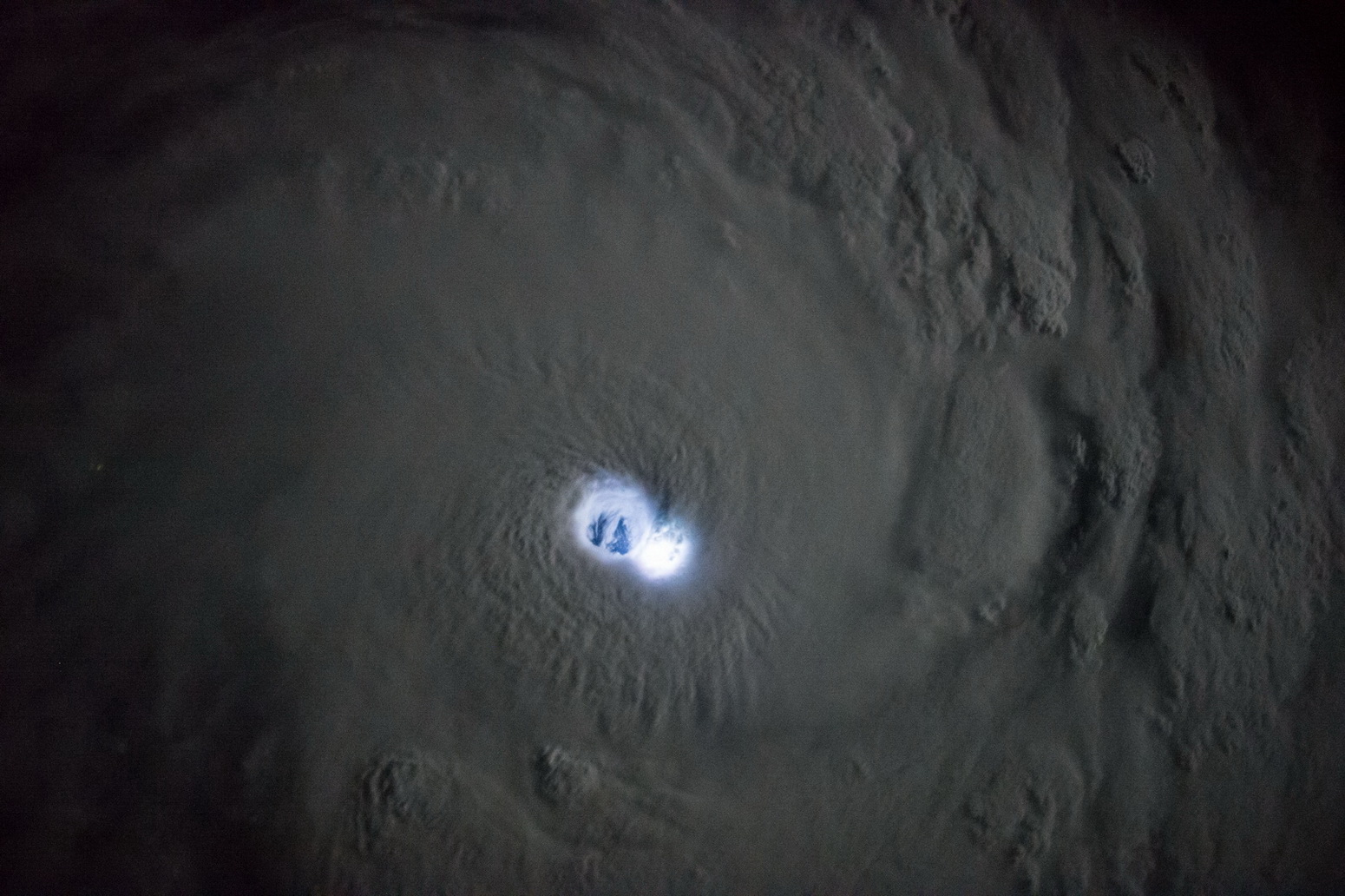 NASA发布从国际空间站拍摄的年度最佳地球照片