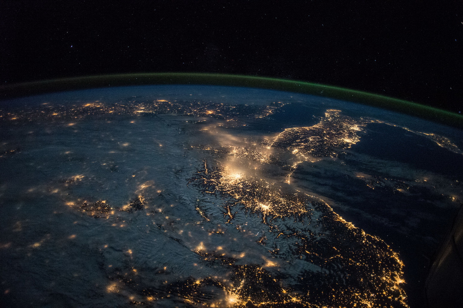nasa发布从国际空间站拍摄的年度最佳地球照片--图片