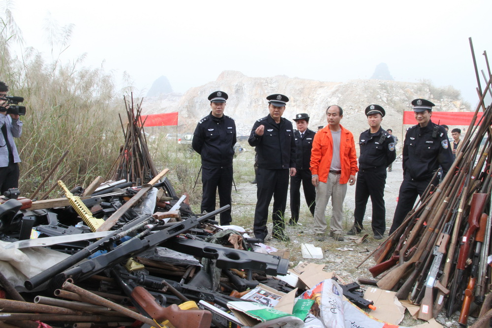 广西南宁警方销毁枪支767把 弹药1043公斤