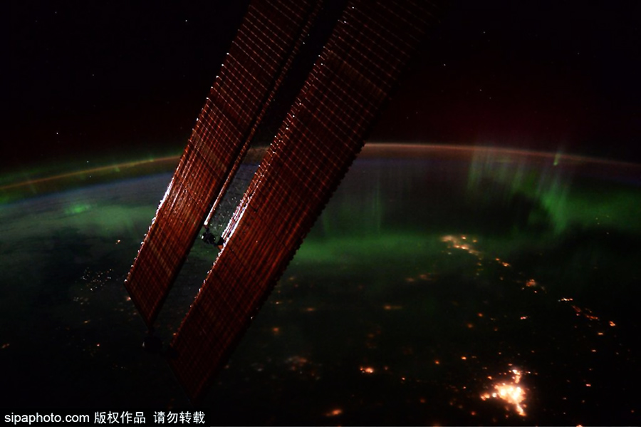 欧洲航天局宇航员太空拍摄神奇极光