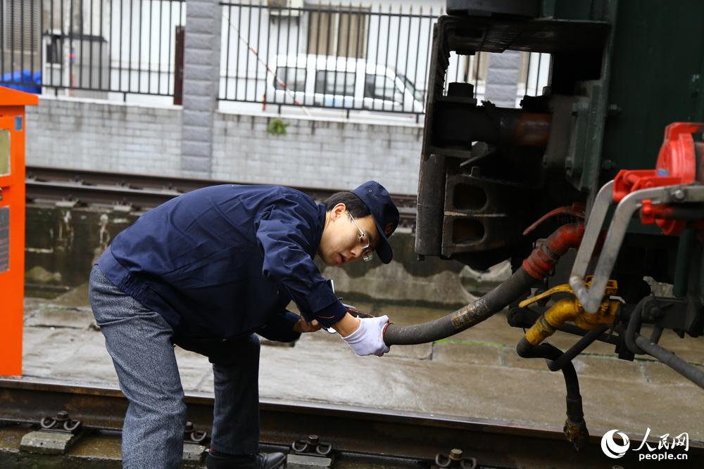 2016春运1月24日正式启动重庆车辆段提前整修列车3