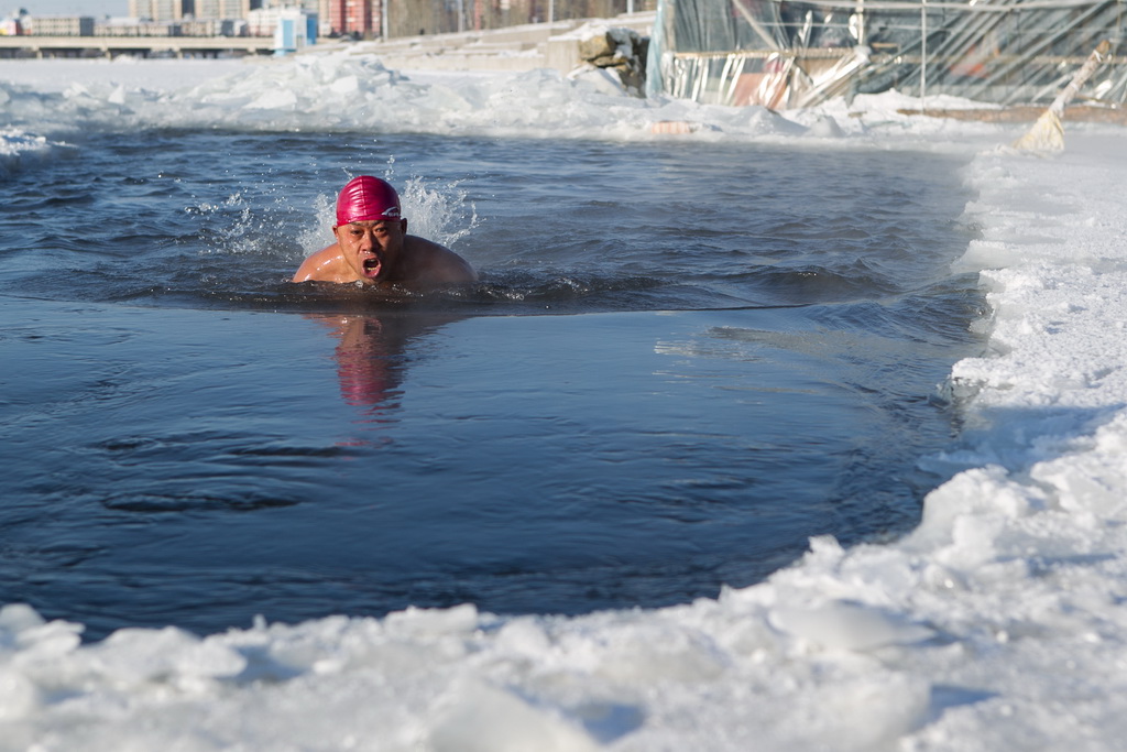 极限冬泳:零下四十度的挑战