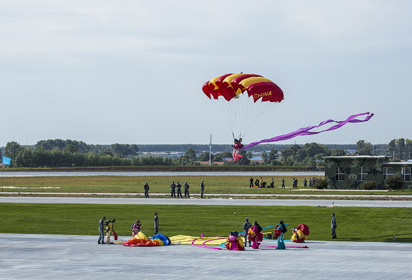 9�����һ������Ů�������˼䡣 Ԭ������Ӱ