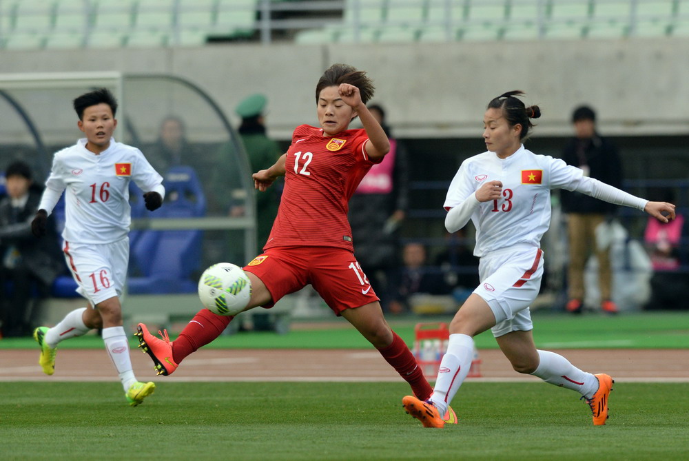 足球--女足里约奥预赛:中国胜越南