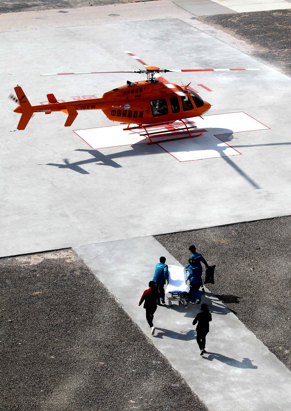 河南"空中救护车"转运重症病人 搭建航空医疗紧急救援网络