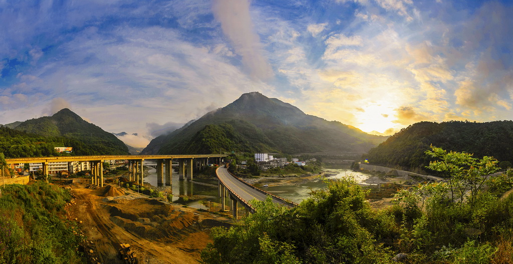 西汉高速大河坝出口.