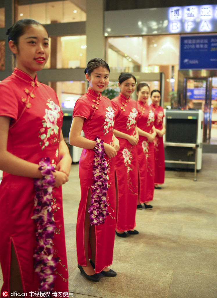 2016年亚洲博鳌论坛:迎宾礼仪一袭中国红旗袍
