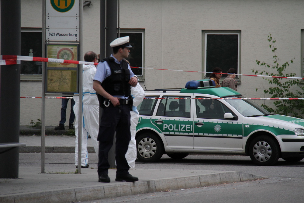 德国火车站一男子持刀伤人致1死3伤