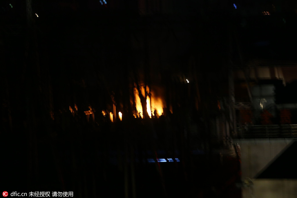 安南郊一电厂发生爆炸 周边大部区域停电一片漆黑