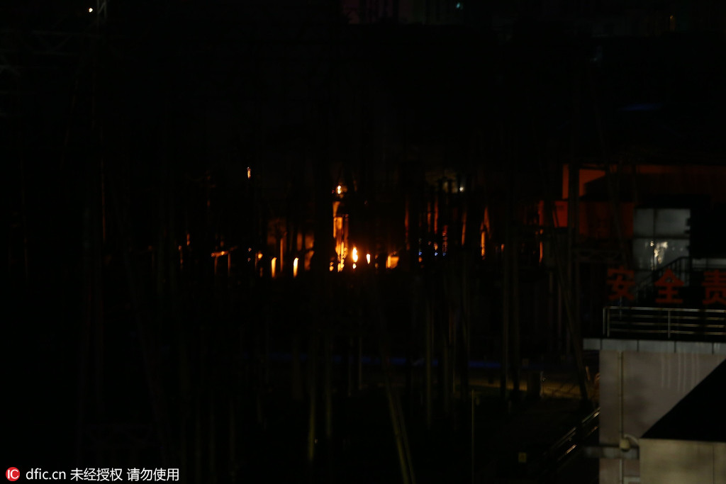 安南郊一电厂发生爆炸 周边大部区域停电一片漆黑--图片频道--人民网