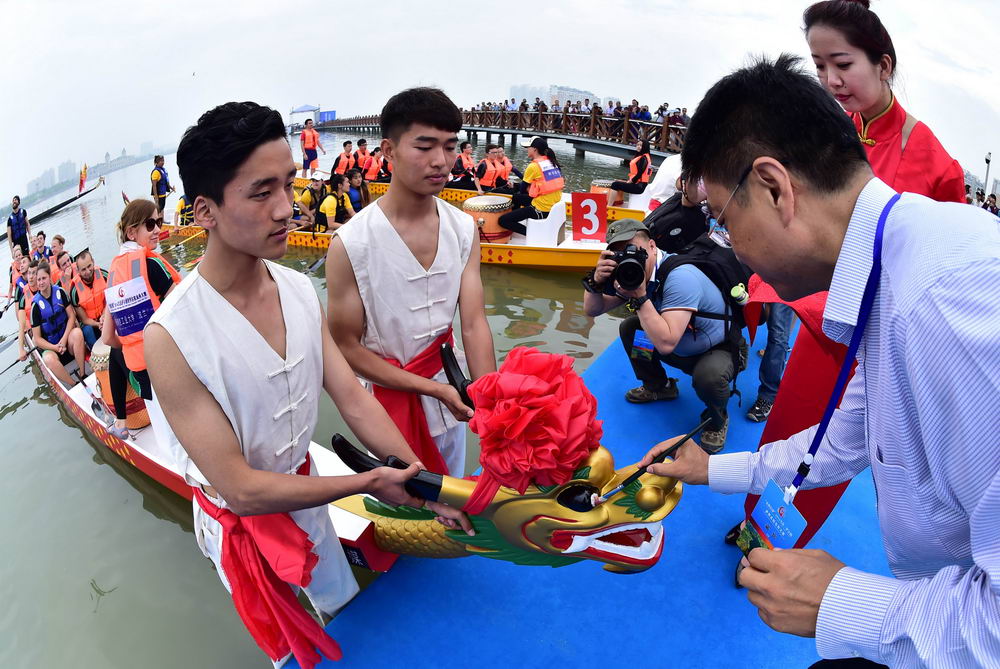 世界名校大学生龙舟赛在大庆举行
