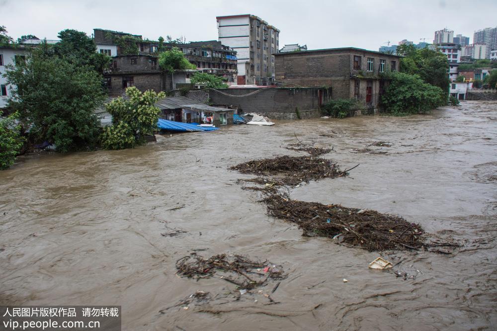 贵州织金遭特大暴雨袭击 大街变成河--图片频道--人民网