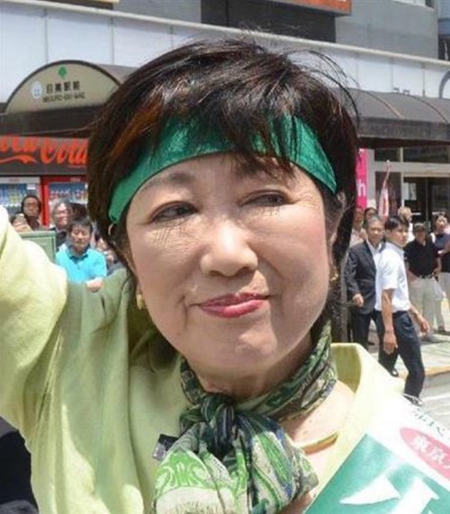 日本前防卫大臣小池百合子成为东京都首位女性